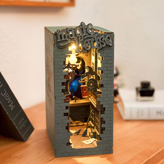 Rolife™ Book Nook Konstruktorius „Magiškas Namelis“