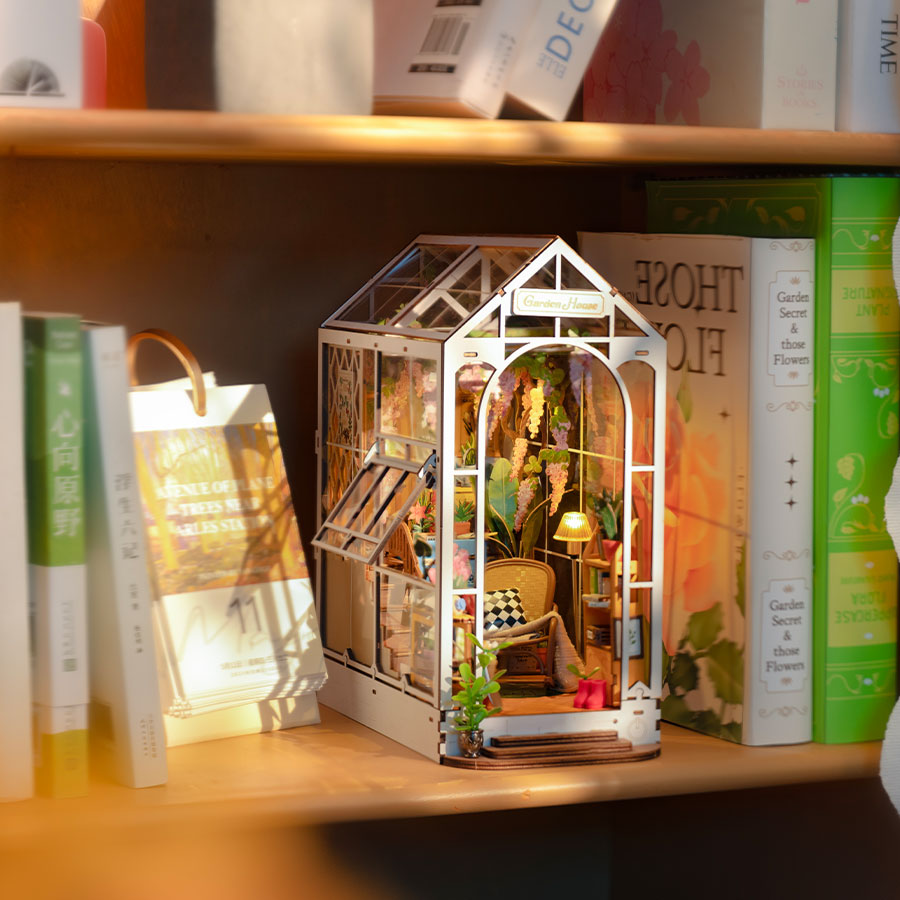Rolife™ Book Nook Konstruktorius „Sodo Namelis“