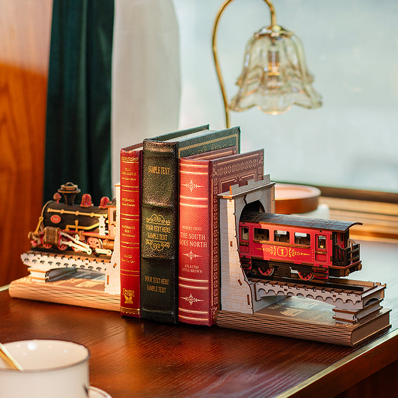 Rolife™ Book Nook Konstruktorius „Šimtmečio Traukinys“