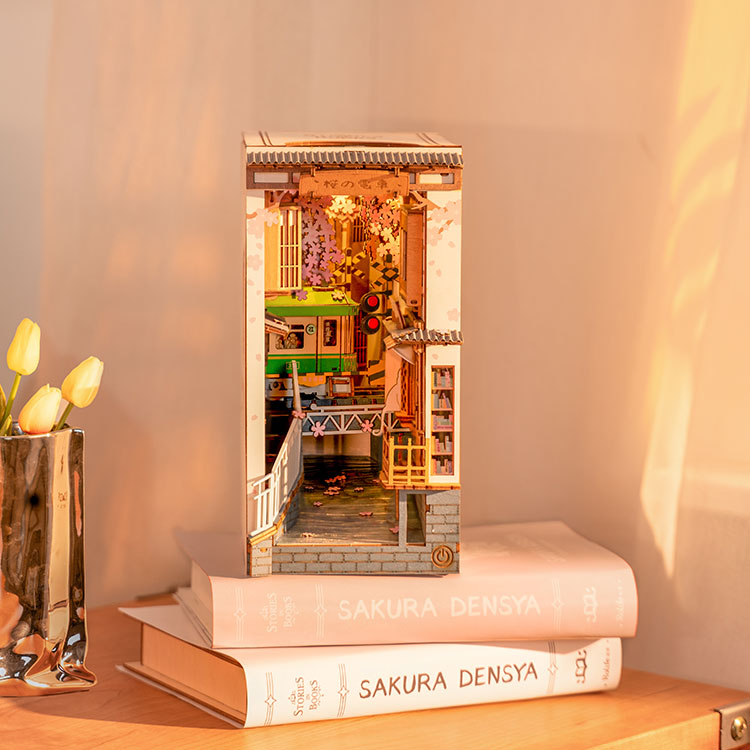 Rolife™ Book Nook Konstruktorius „Sakura“