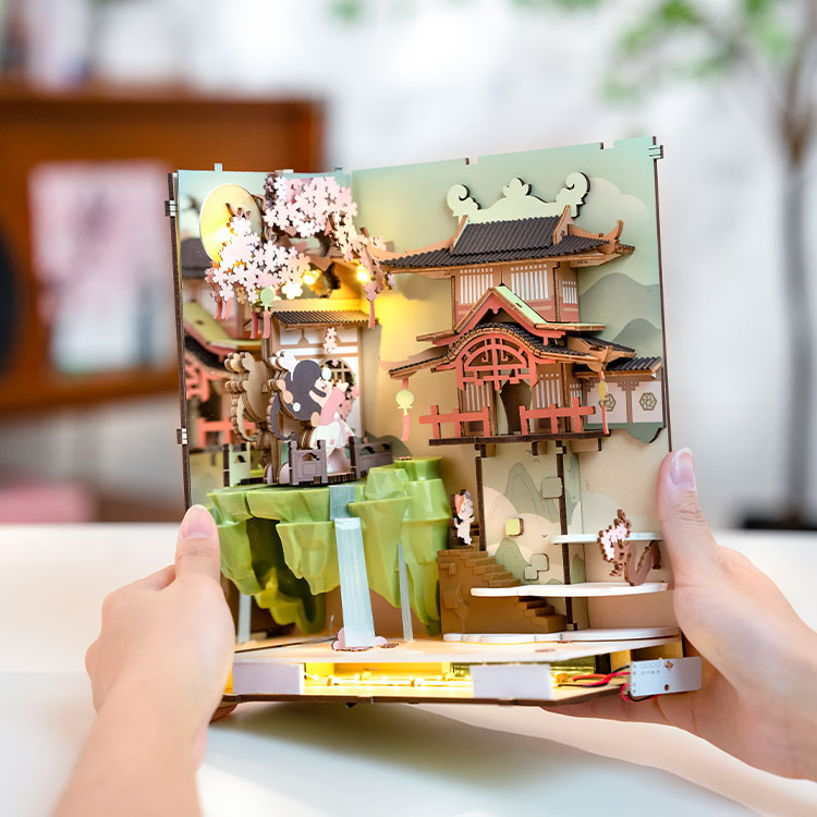Rolife™ Book Nook Konstruktorius „Vystanti Sakura“